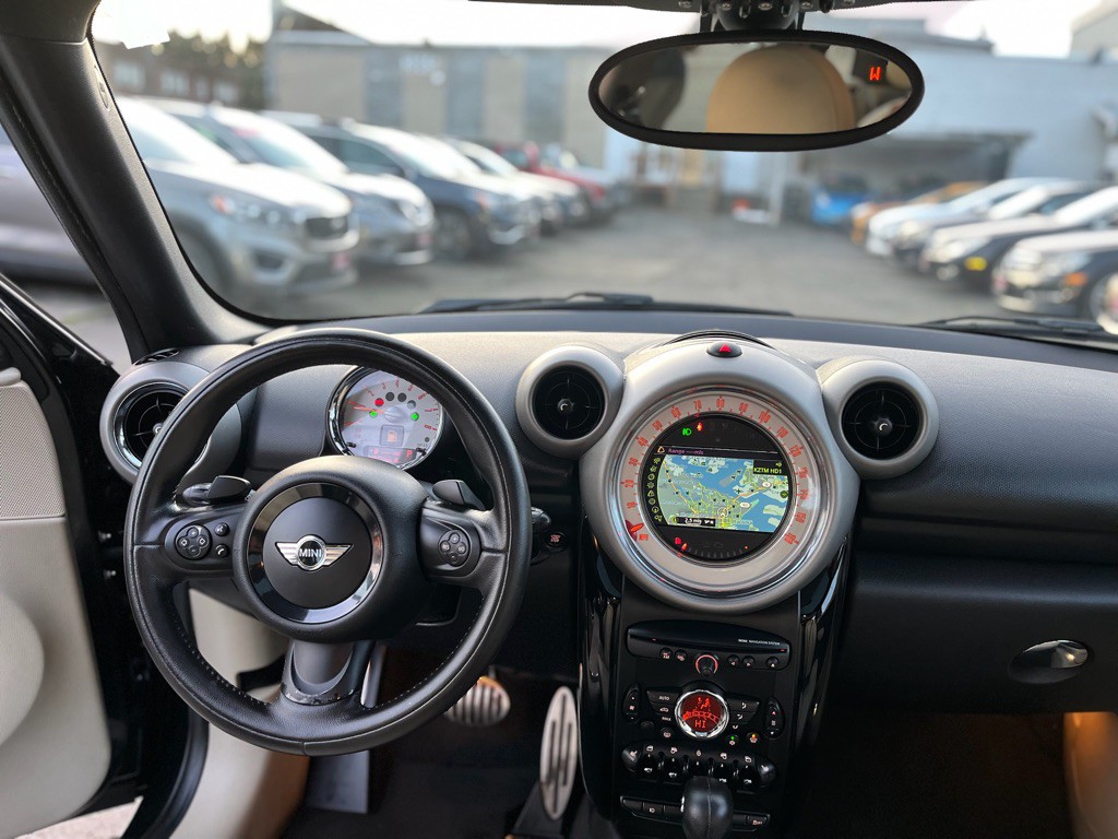 2012 MINI Countryman Image 20