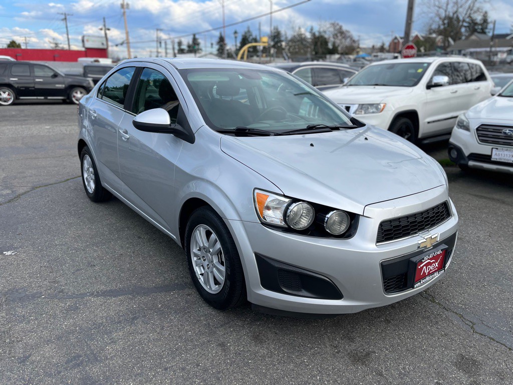 2013 Chevrolet Sonic Image 2