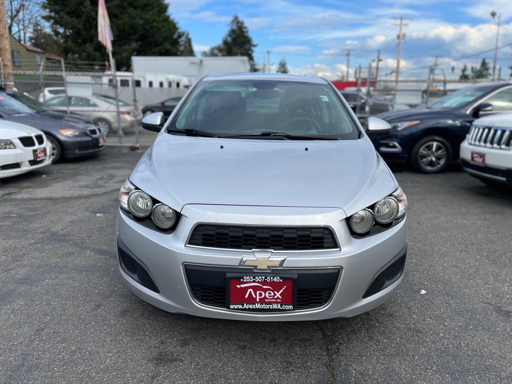 2013 Chevrolet Sonic Image 3