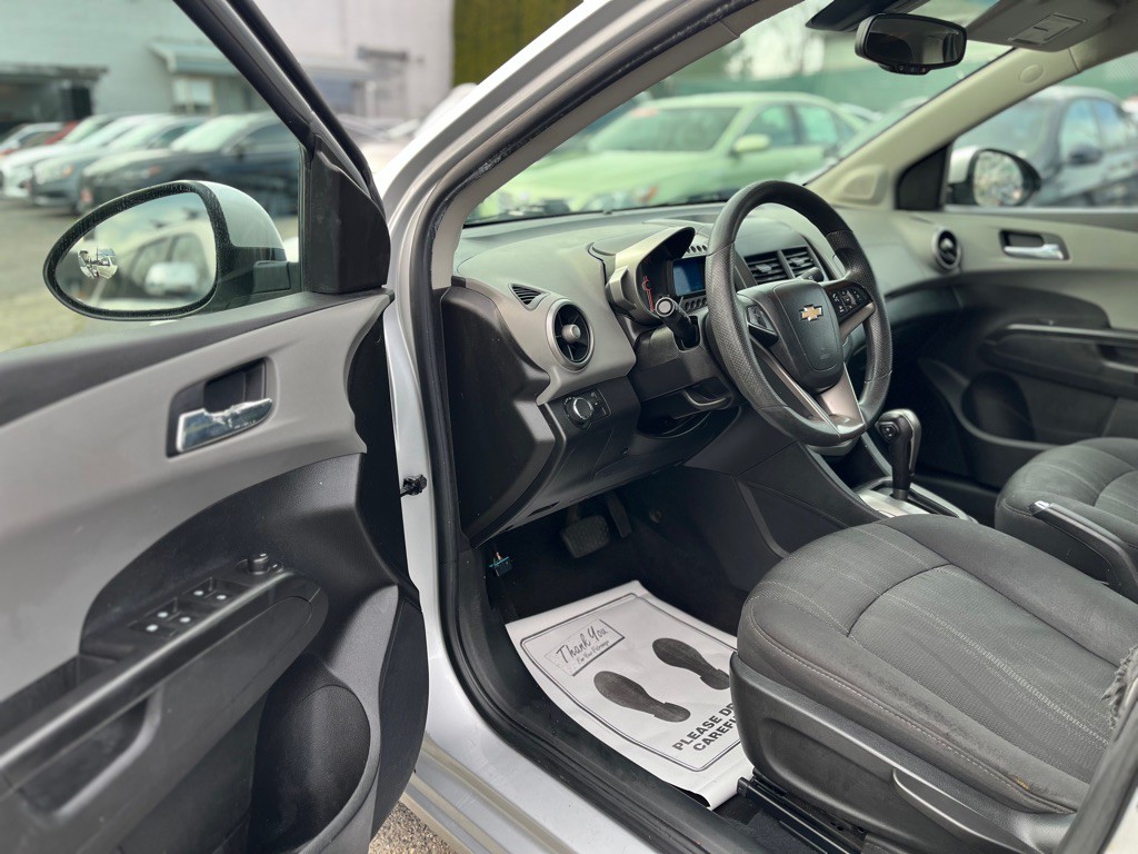2013 Chevrolet Sonic Image 8