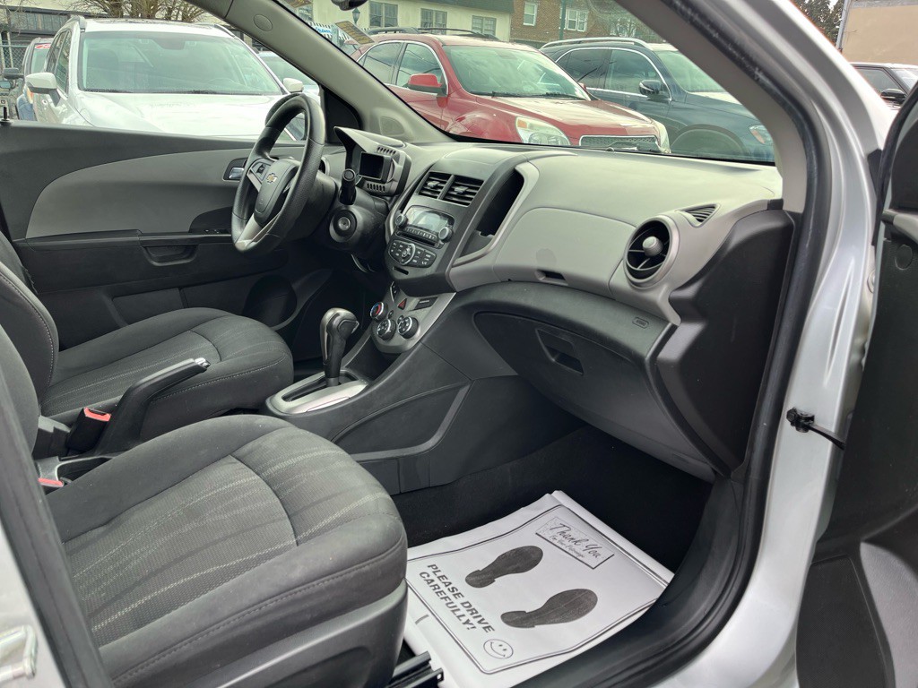 2013 Chevrolet Sonic Image 12
