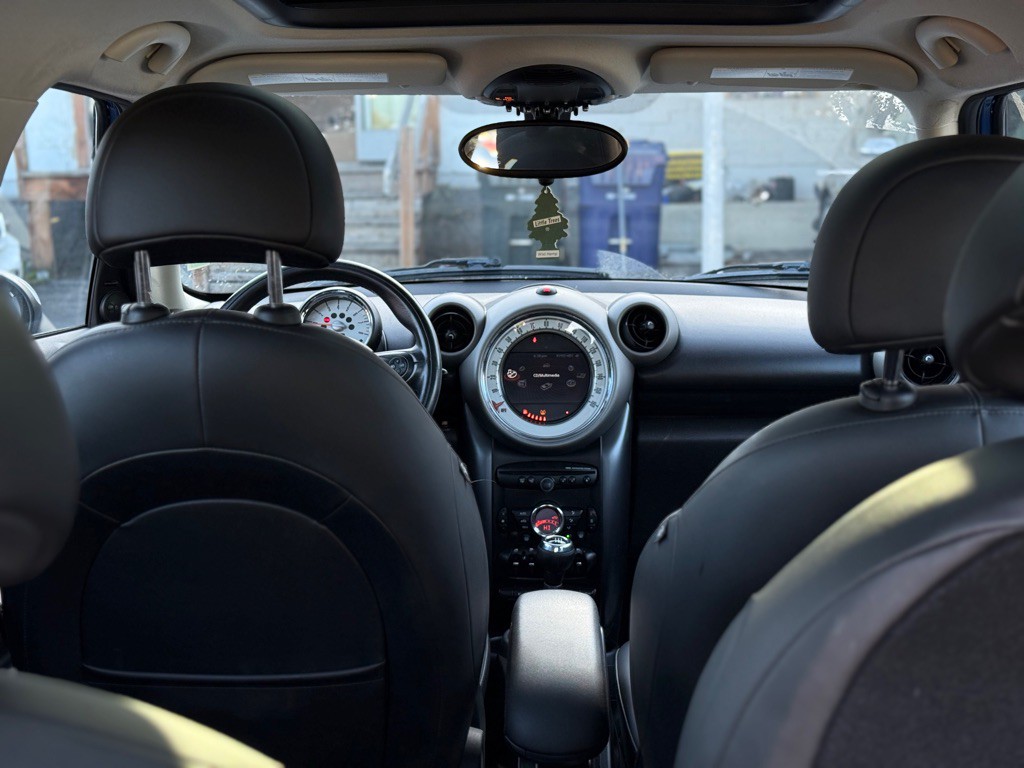 2011 MINI Countryman Image 8