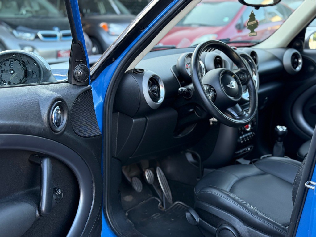 2011 MINI Countryman Image 9