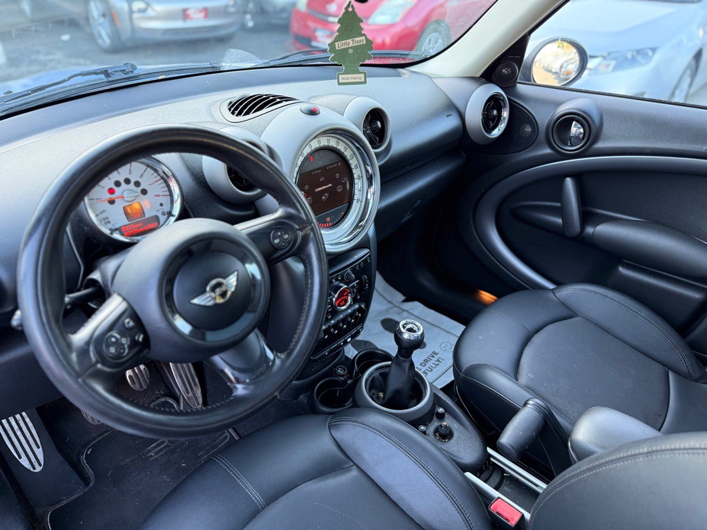 2011 MINI Countryman Image 11