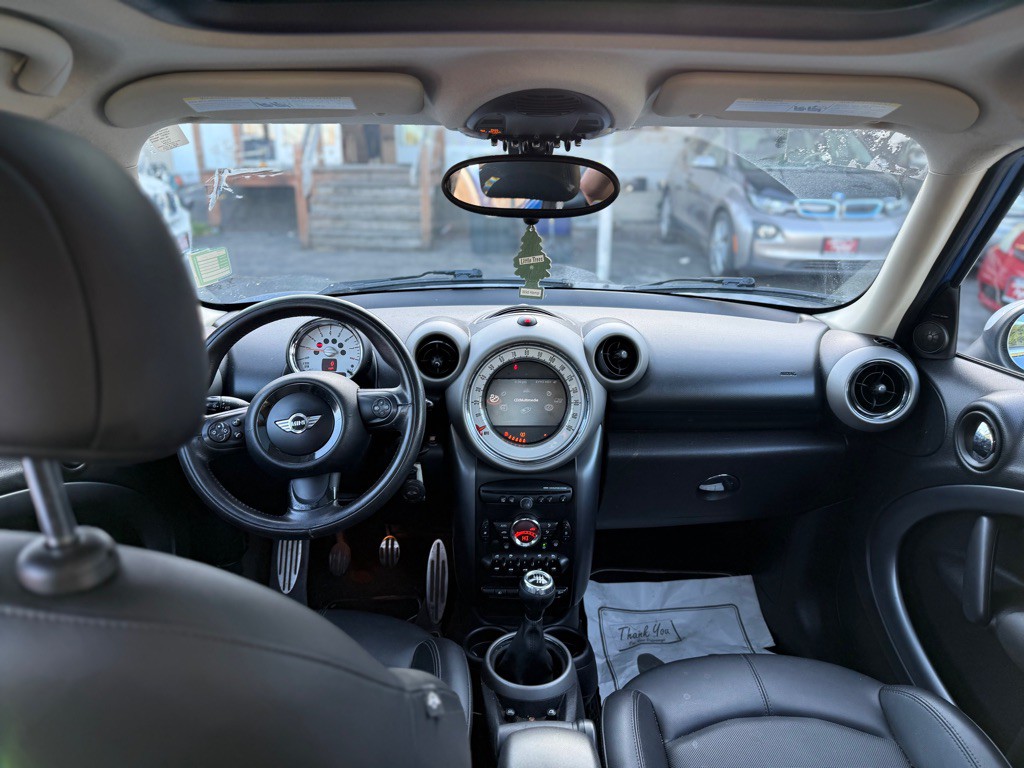 2011 MINI Countryman Image 13