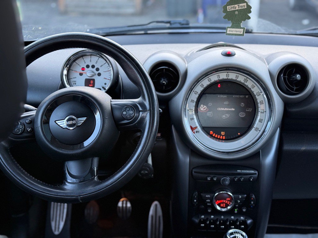 2011 MINI Countryman Image 14