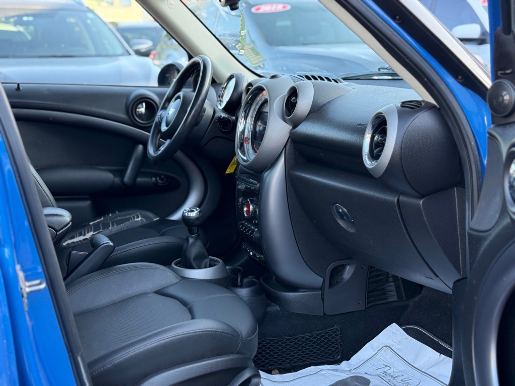 2011 MINI Countryman Image 15