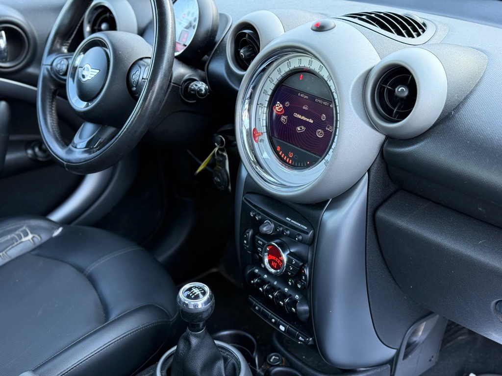 2011 MINI Countryman Image 17
