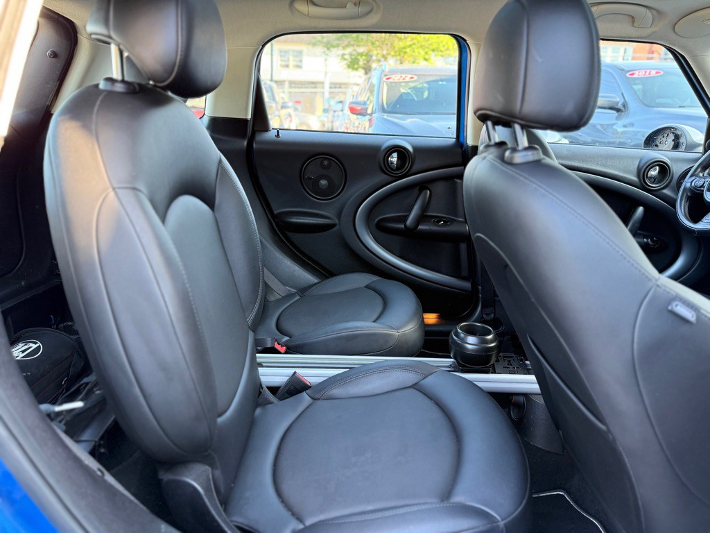 2011 MINI Countryman Image 19