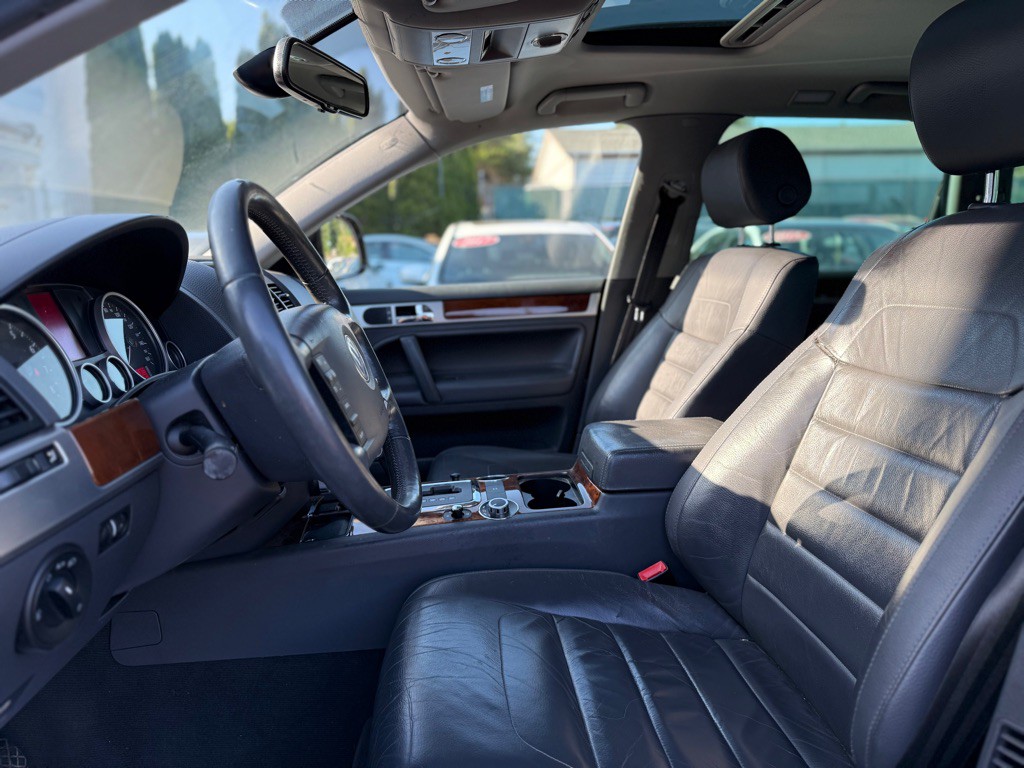 2008 Volkswagen Touareg Image 9