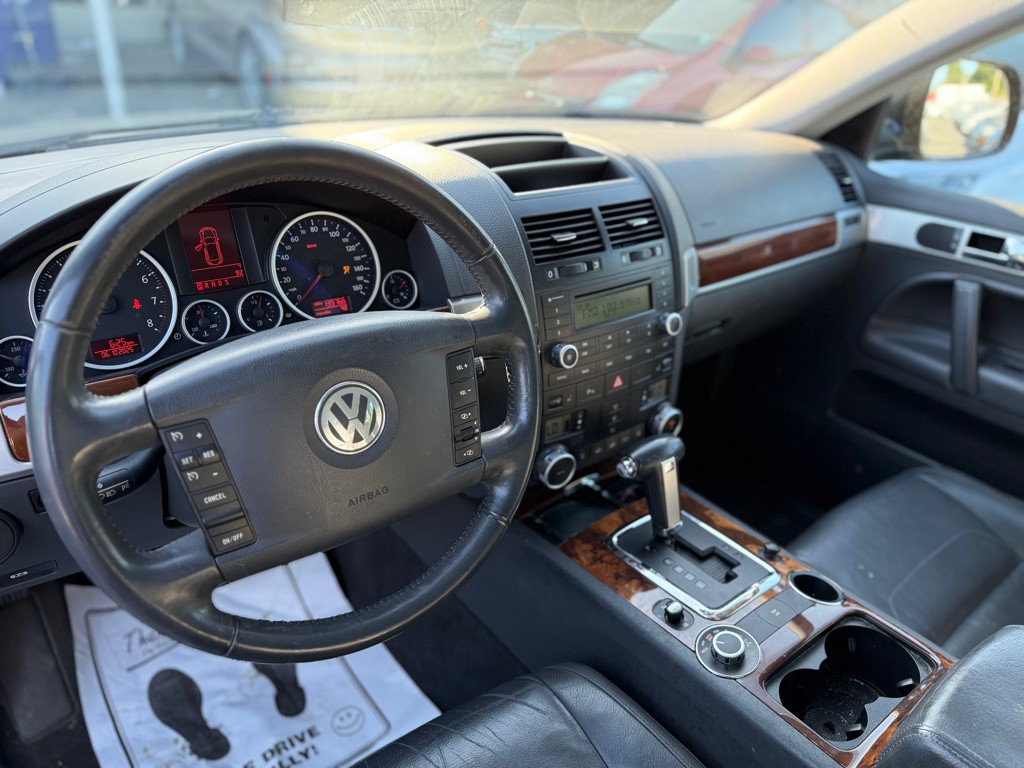 2008 Volkswagen Touareg Image 12