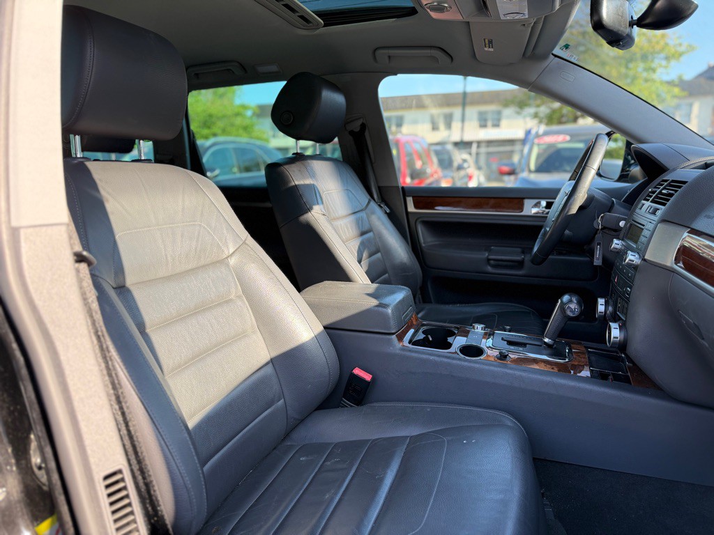 2008 Volkswagen Touareg Image 14