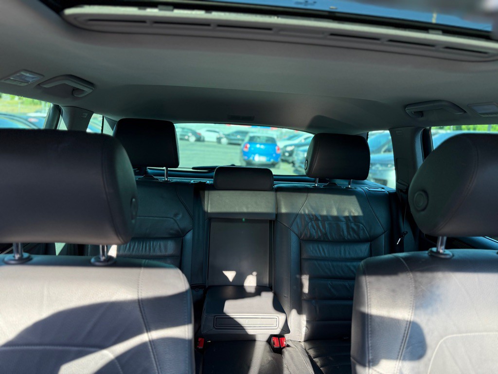 2008 Volkswagen Touareg Image 16