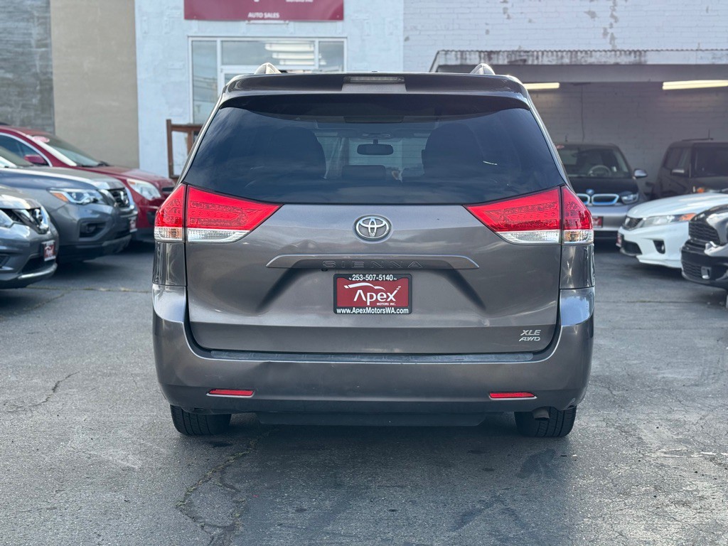 2013 Toyota Sienna Image 6