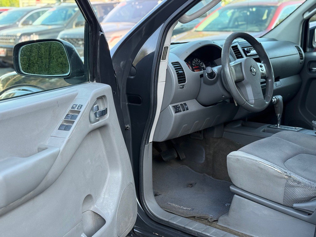 2010 Nissan Frontier Image 8