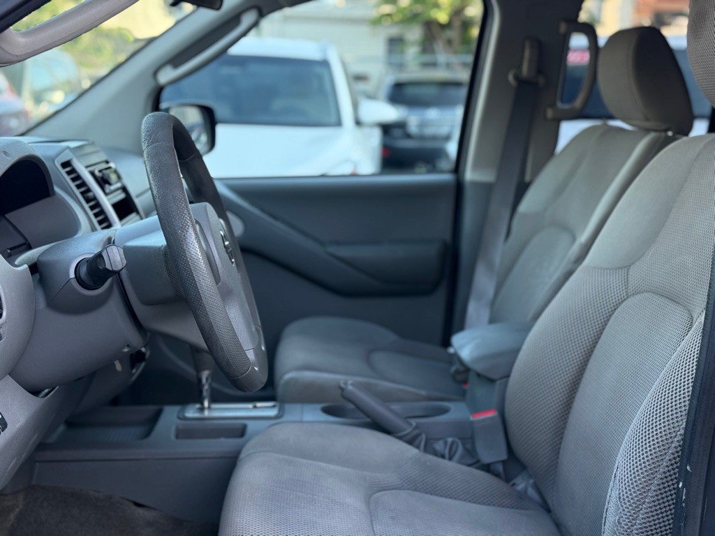 2010 Nissan Frontier Image 9