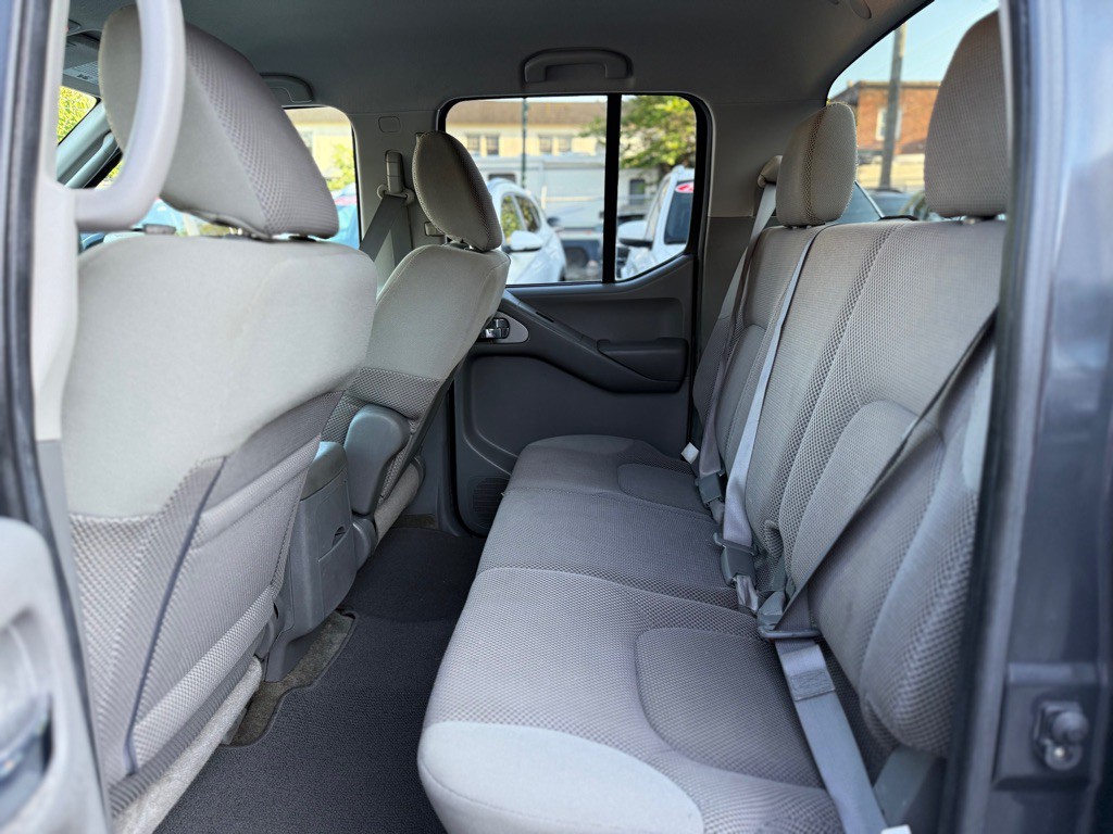 2010 Nissan Frontier Image 11