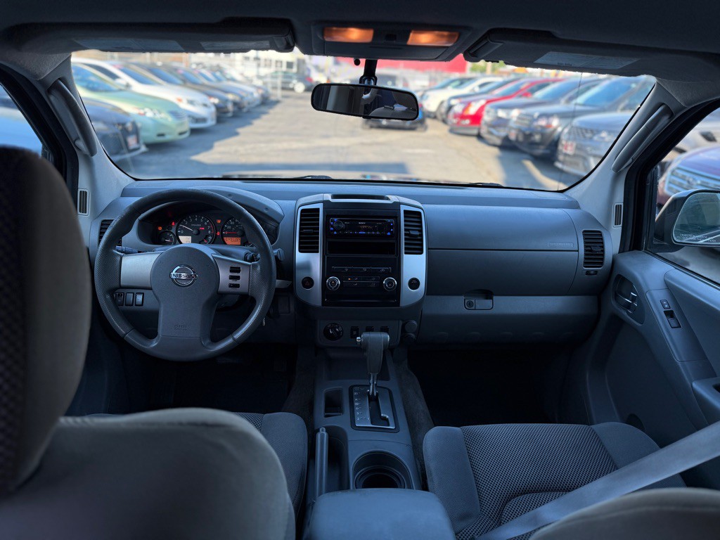 2010 Nissan Frontier Image 12