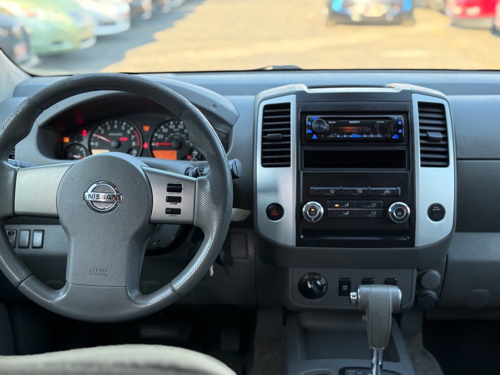 2010 Nissan Frontier Image 13