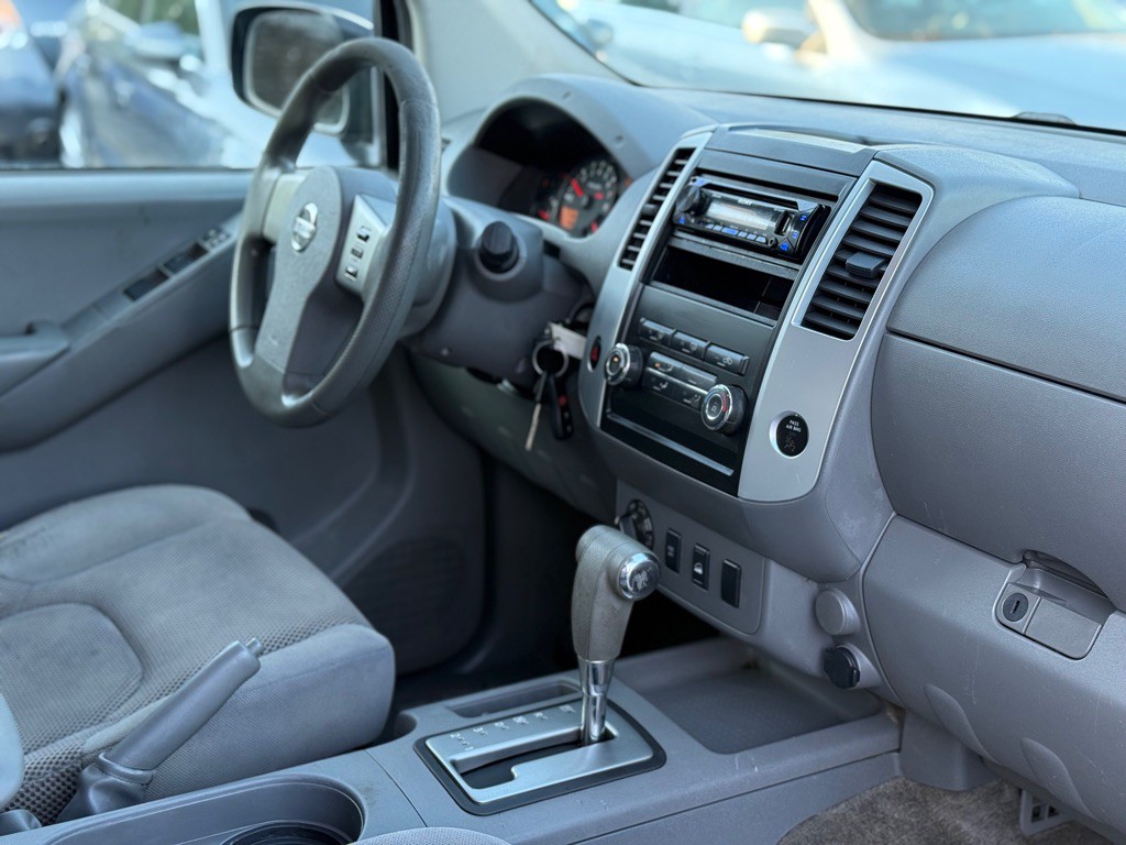 2010 Nissan Frontier Image 16