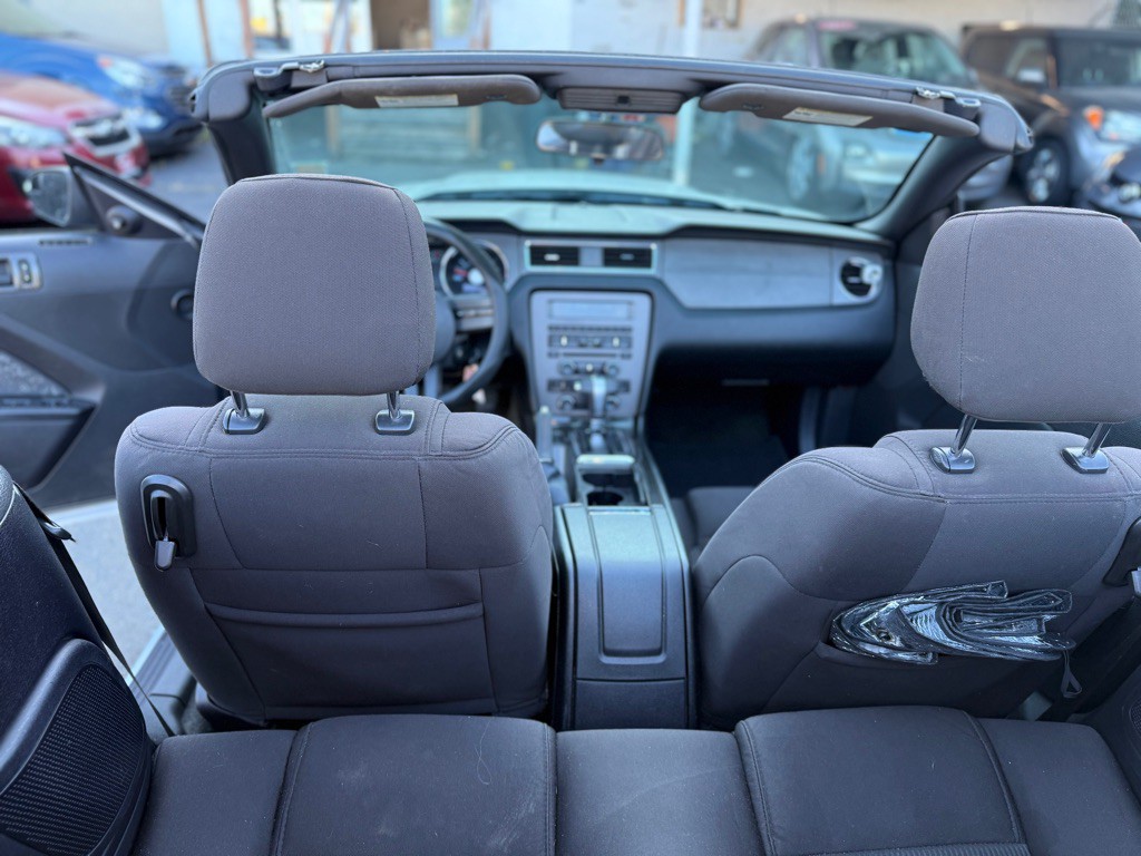 2012 Ford Mustang Image 14