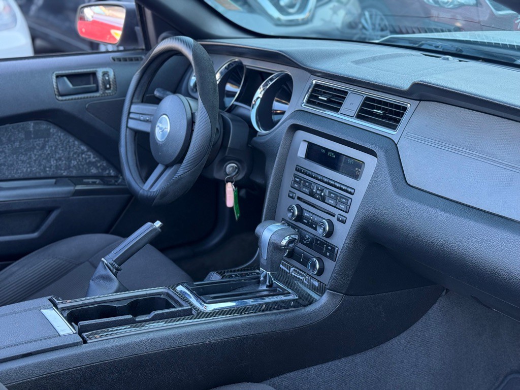 2012 Ford Mustang Image 18