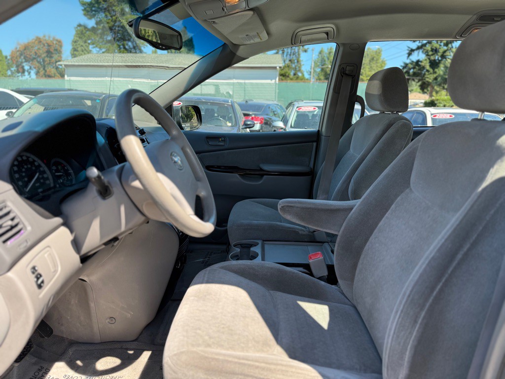 2005 Toyota Sienna Image 10