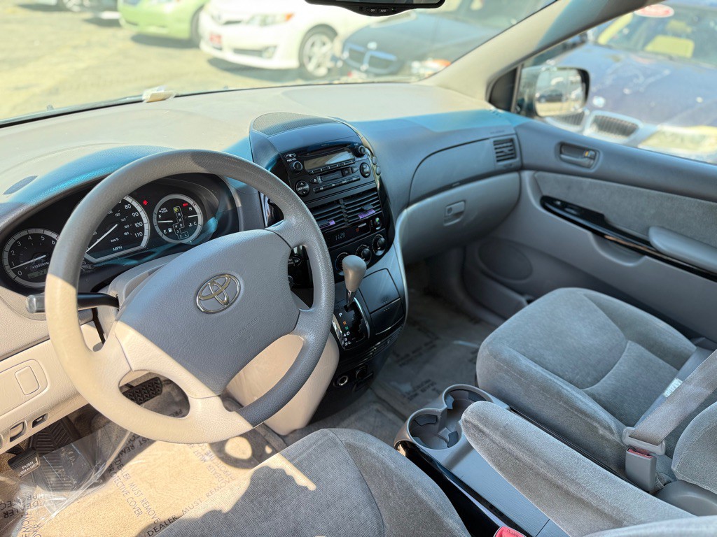 2005 Toyota Sienna Image 11