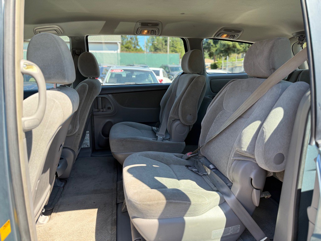 2005 Toyota Sienna Image 12