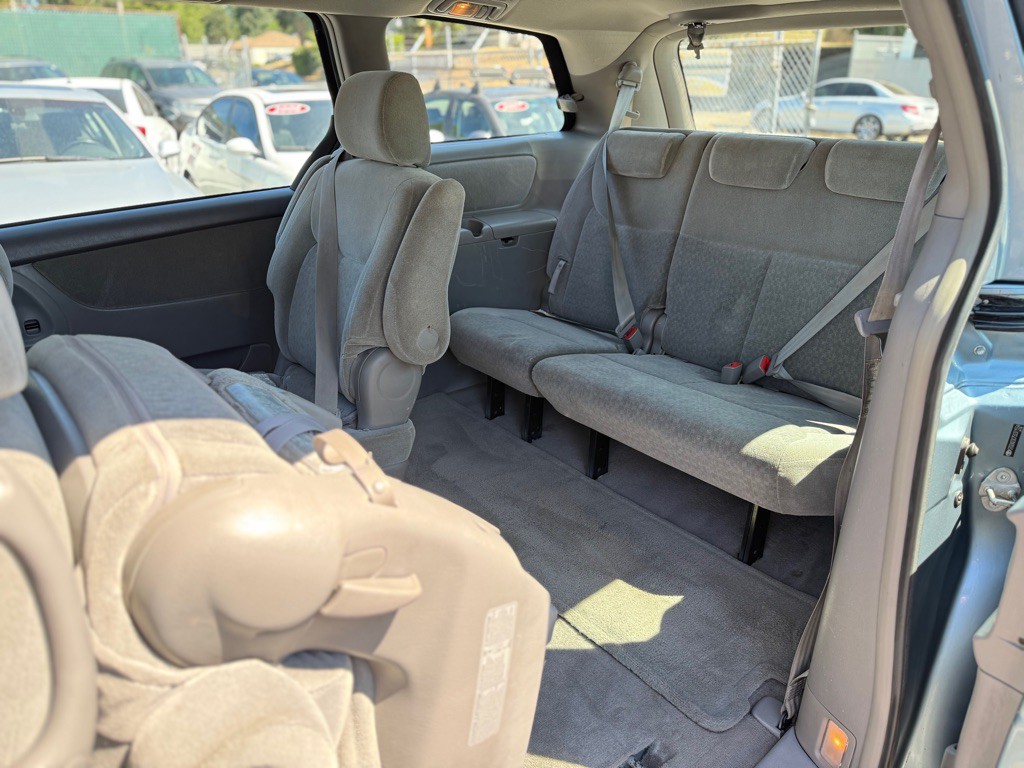 2005 Toyota Sienna Image 13