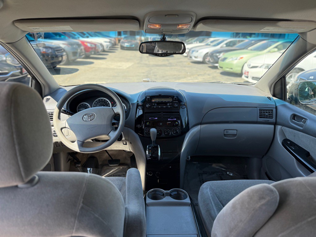 2005 Toyota Sienna Image 14
