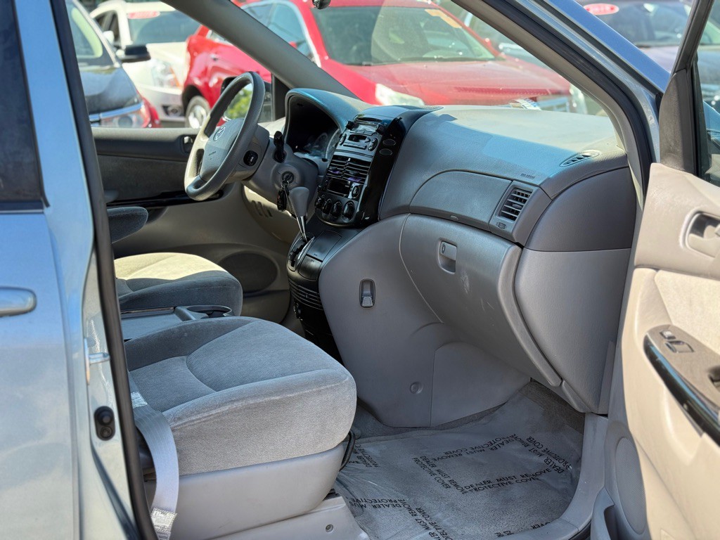 2005 Toyota Sienna Image 16