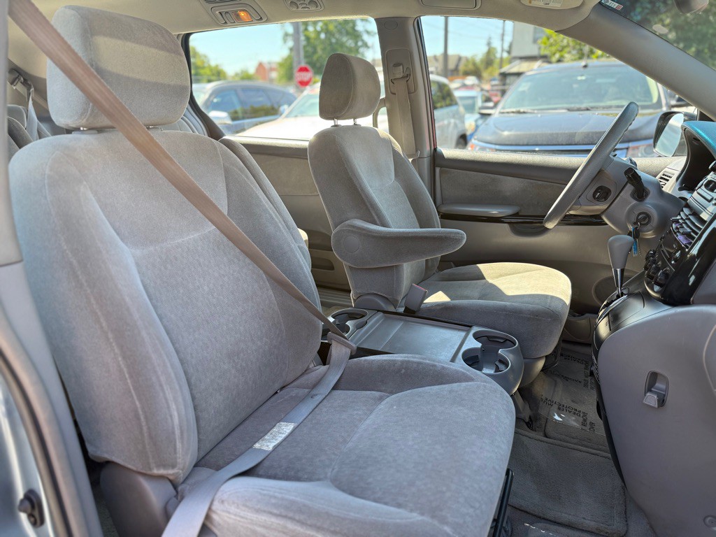 2005 Toyota Sienna Image 17