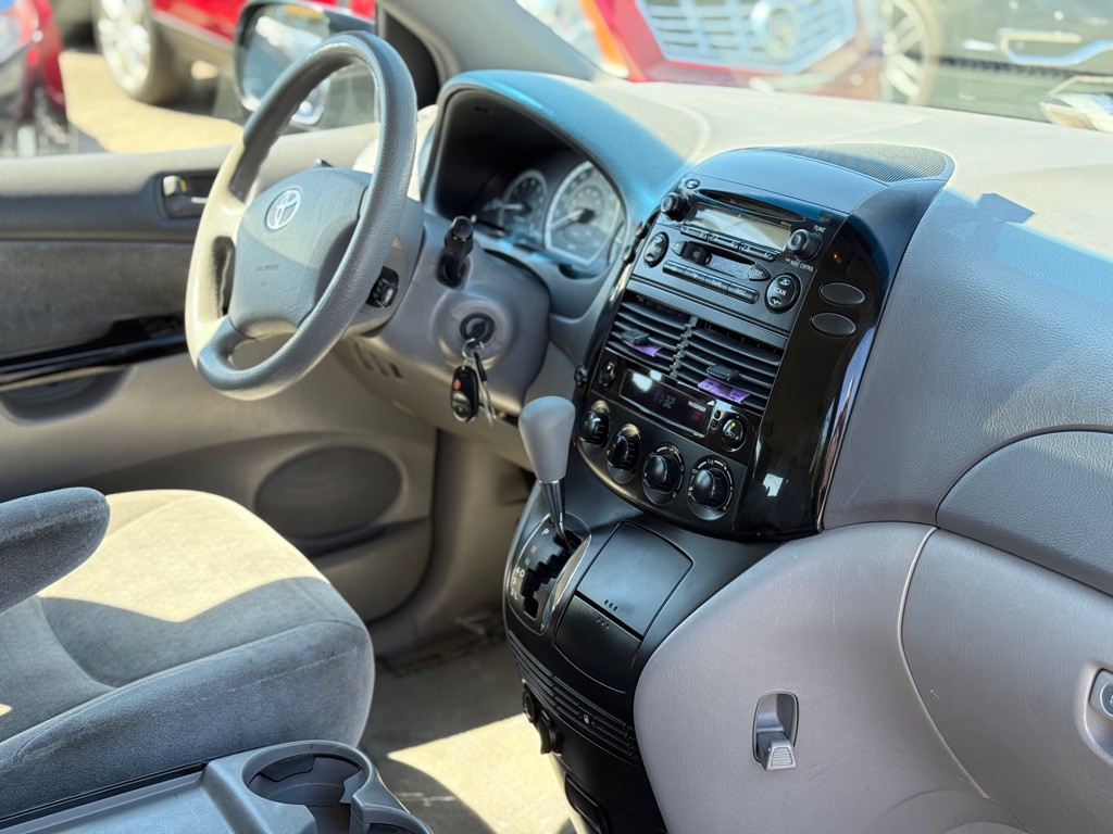 2005 Toyota Sienna Image 18