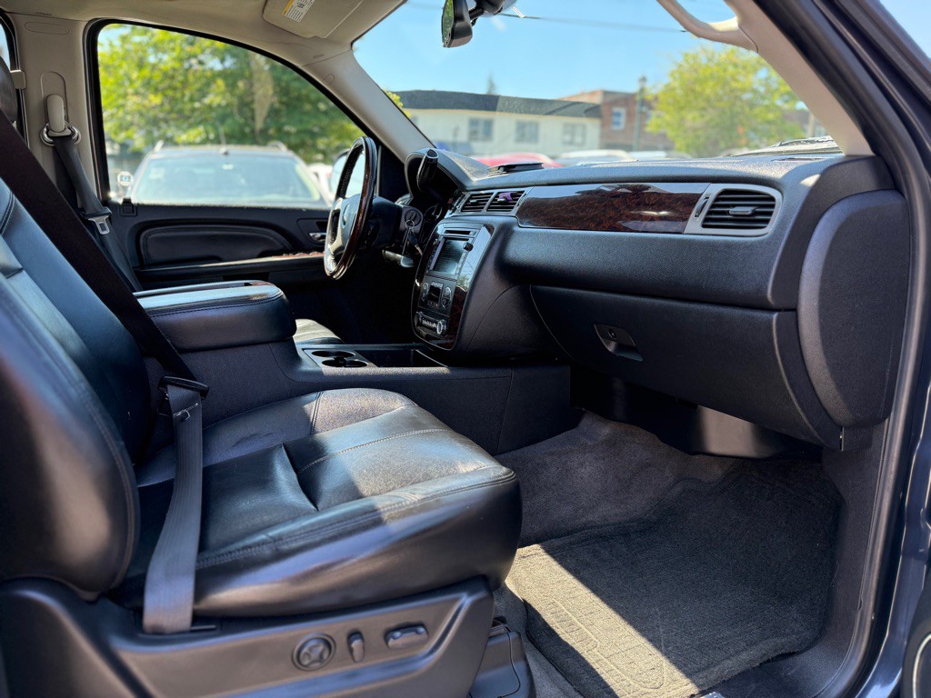 2008 GMC Yukon Image 16