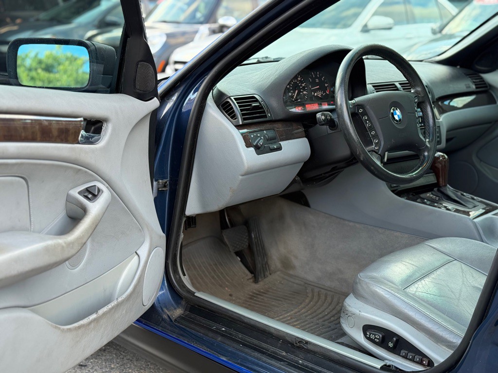 2003 BMW 3 Series Image 8