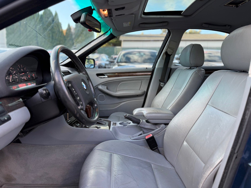2003 BMW 3 Series Image 9