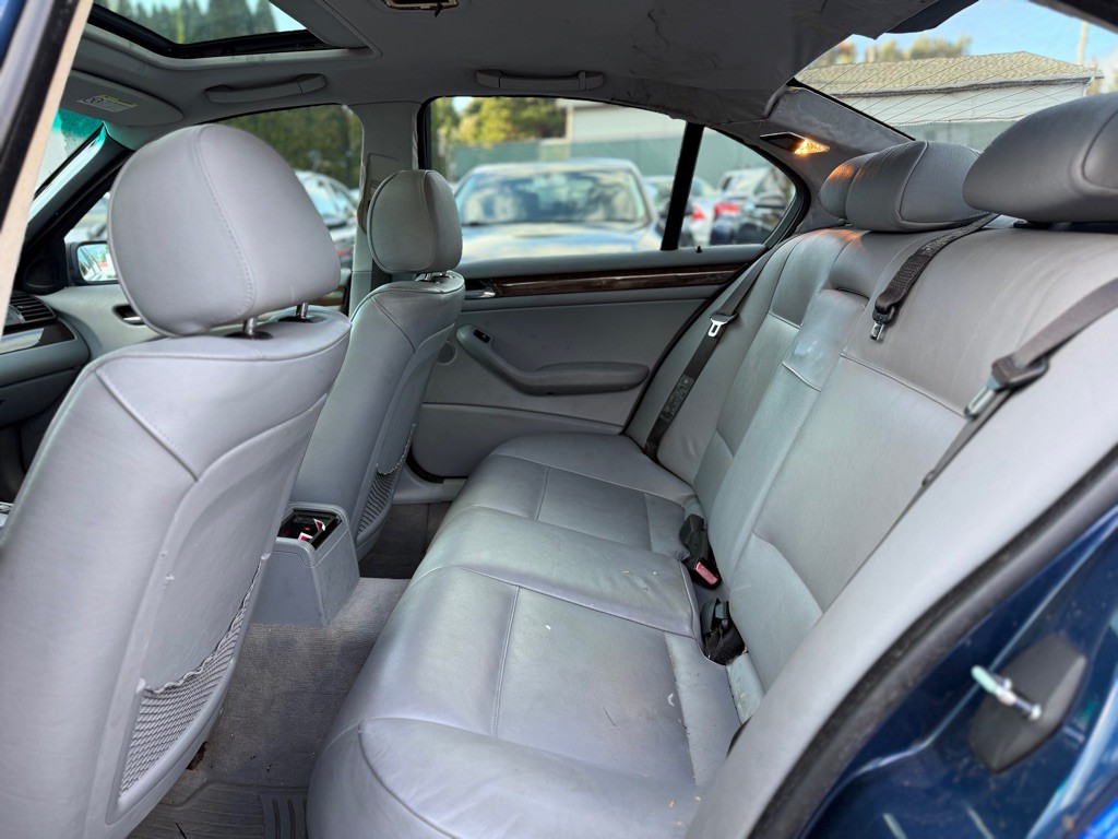 2003 BMW 3 Series Image 11