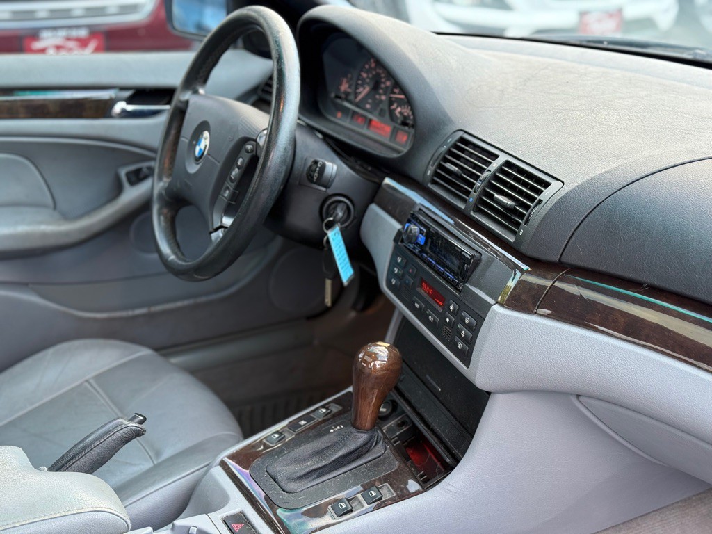 2003 BMW 3 Series Image 16