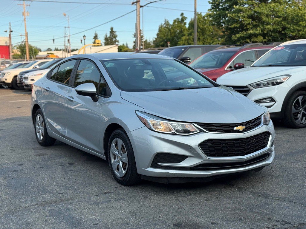 2017 Chevrolet Cruze Image 2