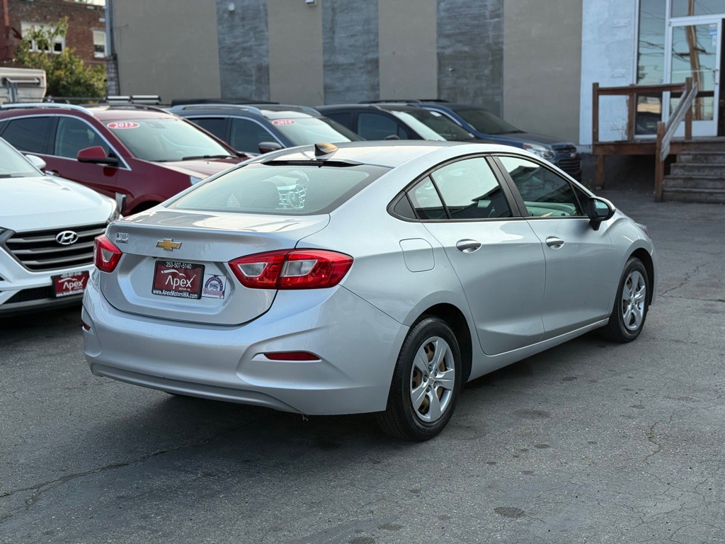 2017 Chevrolet Cruze Image 4