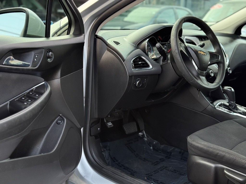 2017 Chevrolet Cruze Image 8