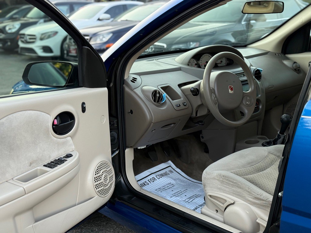 2004 Saturn ION Image 8