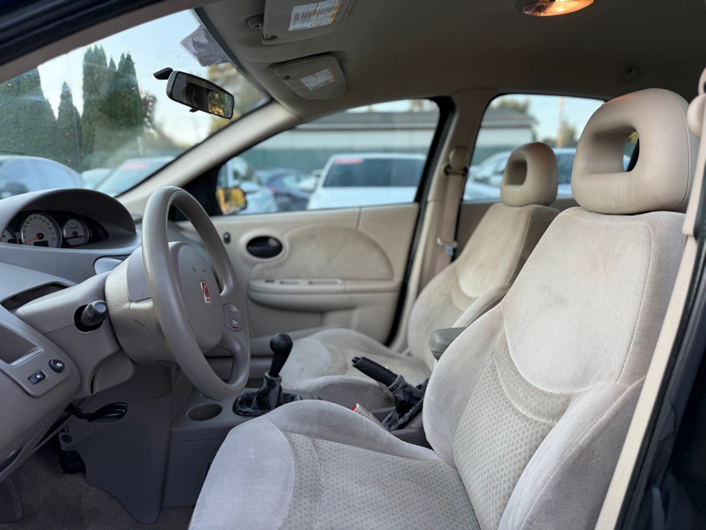 2004 Saturn ION Image 9
