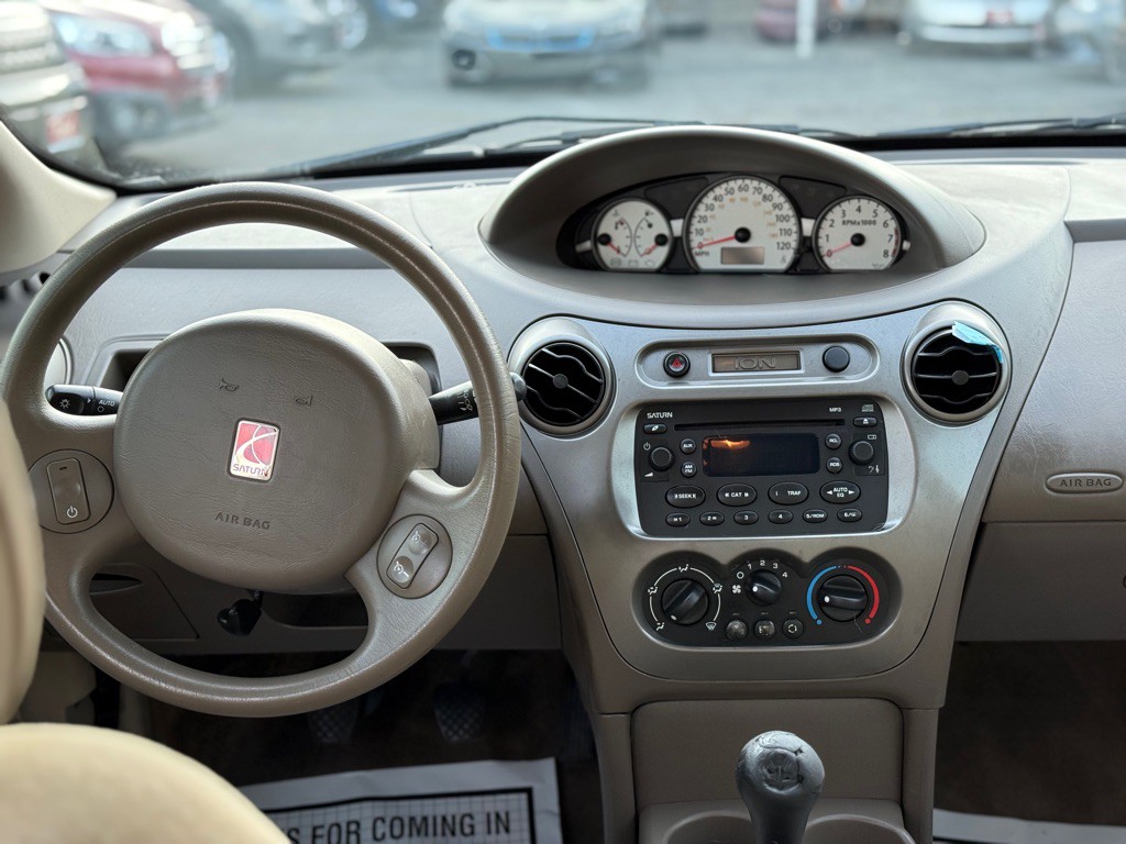 2004 Saturn ION Image 13