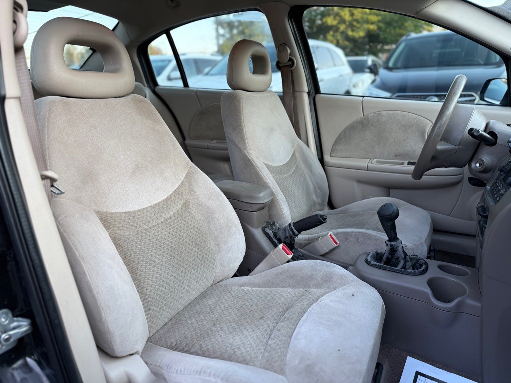 2004 Saturn ION Image 15