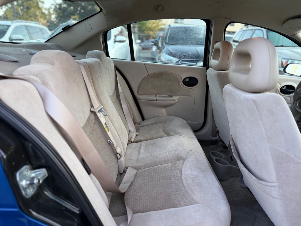 2004 Saturn ION Image 18