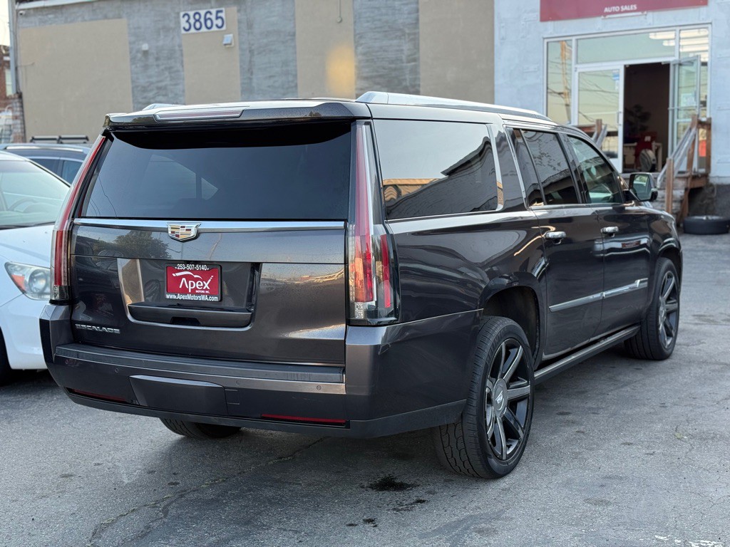 2015 Cadillac Escalade Image 4