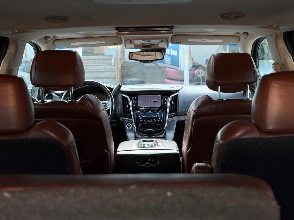 2015 Cadillac Escalade Image 8