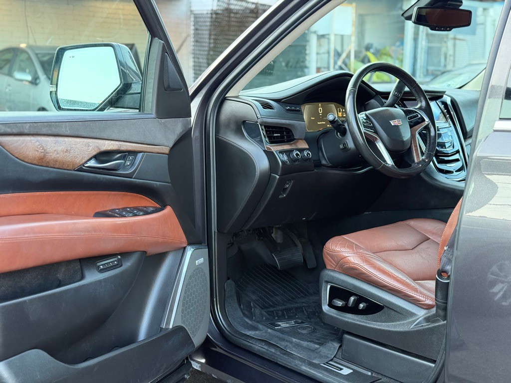 2015 Cadillac Escalade Image 9